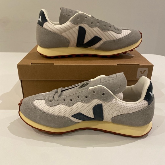 Veja Rio Branco Alveomesh Sneaker in Gravel/Nautico sz 38EU/7US New in Box - Picture 3 of 7